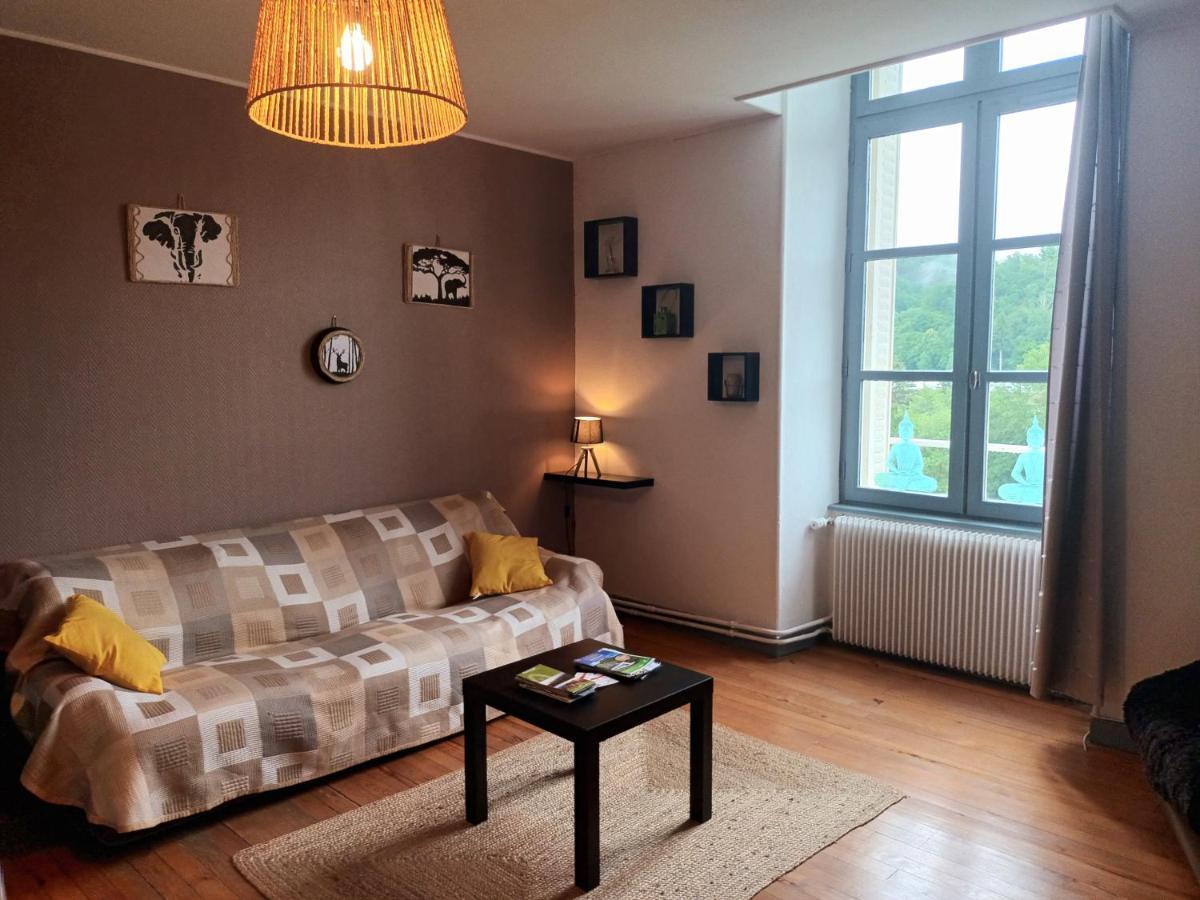 Appartement Chaleureux De 82M2 Proche De Vulcania Pontaumur Exterior photo